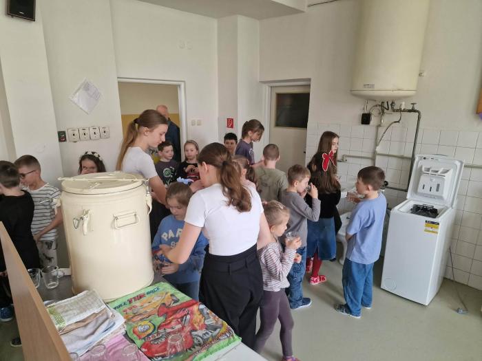 6c77c325-2cff-4e91-b1cc-cd42a94eee58